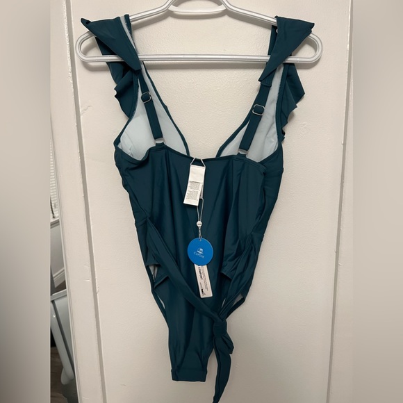 Cupshe Luminescent Ruffled Plunge One Piece Swimsuit
M / Teal - Picture 3 of 3